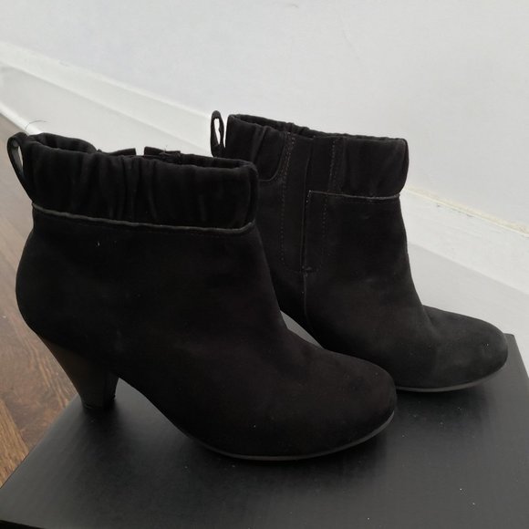 Crocs Black Suede Booties (US6) - Picture 1 of 3